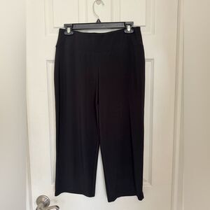 White House black market, Capri black pants size small